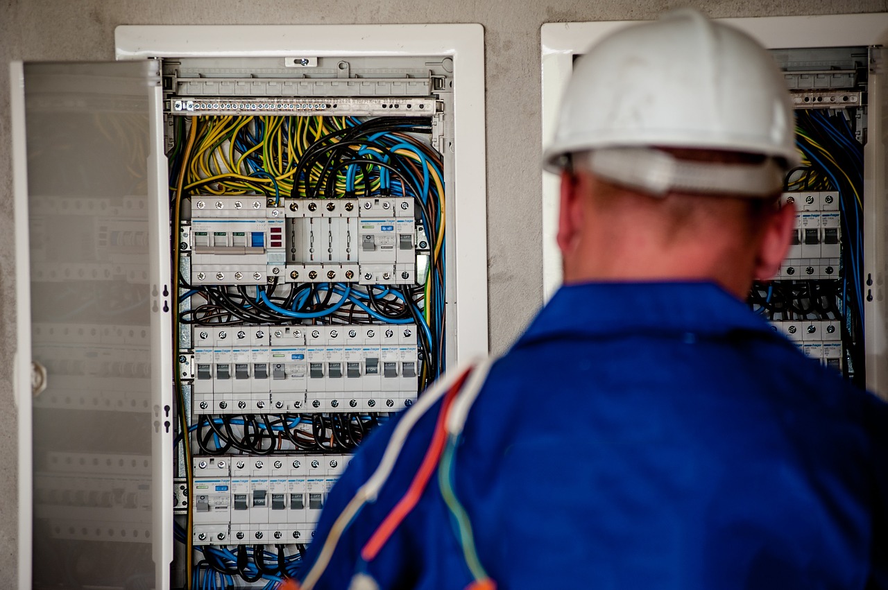 preventative & maintenance electrician